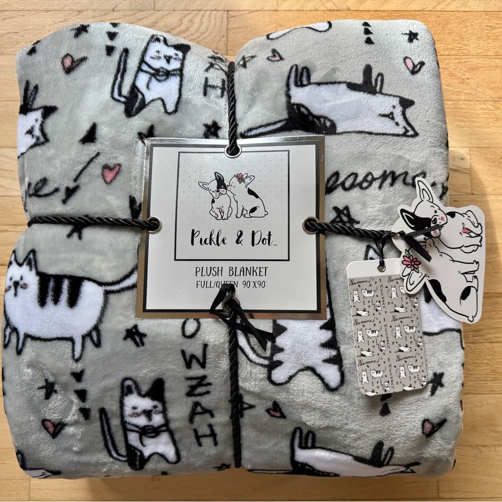 Pickle & Dot Full/Queen Pawesome Meowza Cat White/Grey Plush Bed Blanket